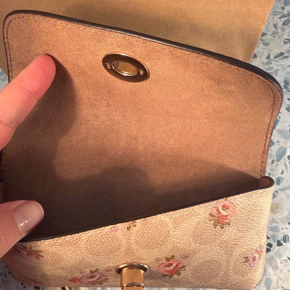 Coach Pink Floral Signature Turnlock sunglasses case - Picture 4 of 4